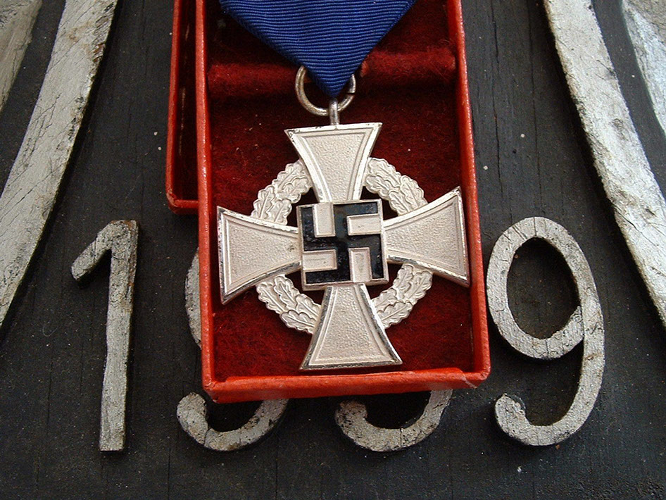 Cased NSDAP 25 Year Faithful Service Medal – M263 – Meda Militaria