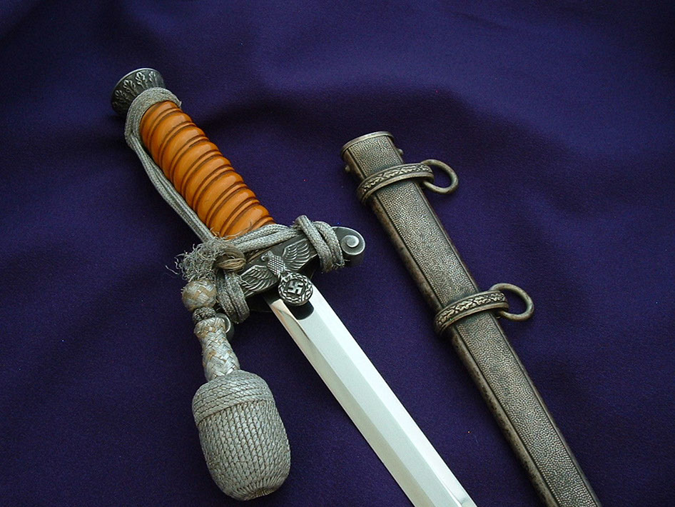 heer officer with aluminum fittings by pack - d653 - 1