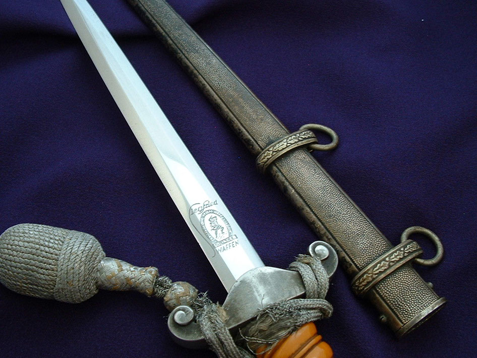 heer officer with aluminum fittings by pack - d653 - 11