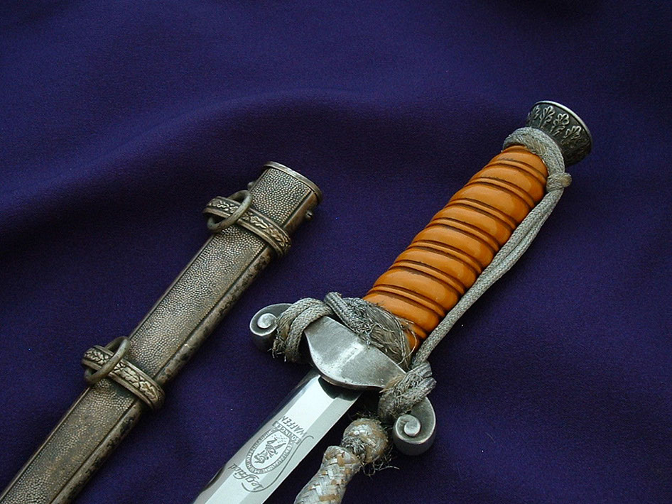 heer officer with aluminum fittings by pack - d653 - 2