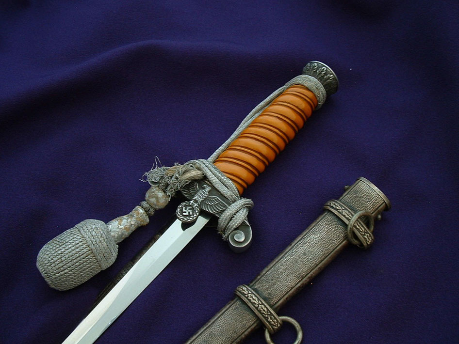 heer officer with aluminum fittings by pack - d653 - 3