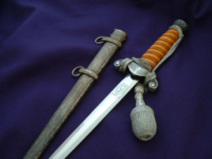 heer officer with aluminum fittings by pack - d653 - 5