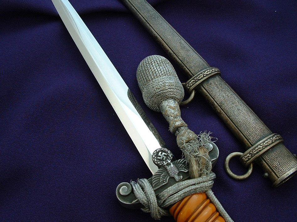 heer officer with aluminum fittings by pack - d653 - 9