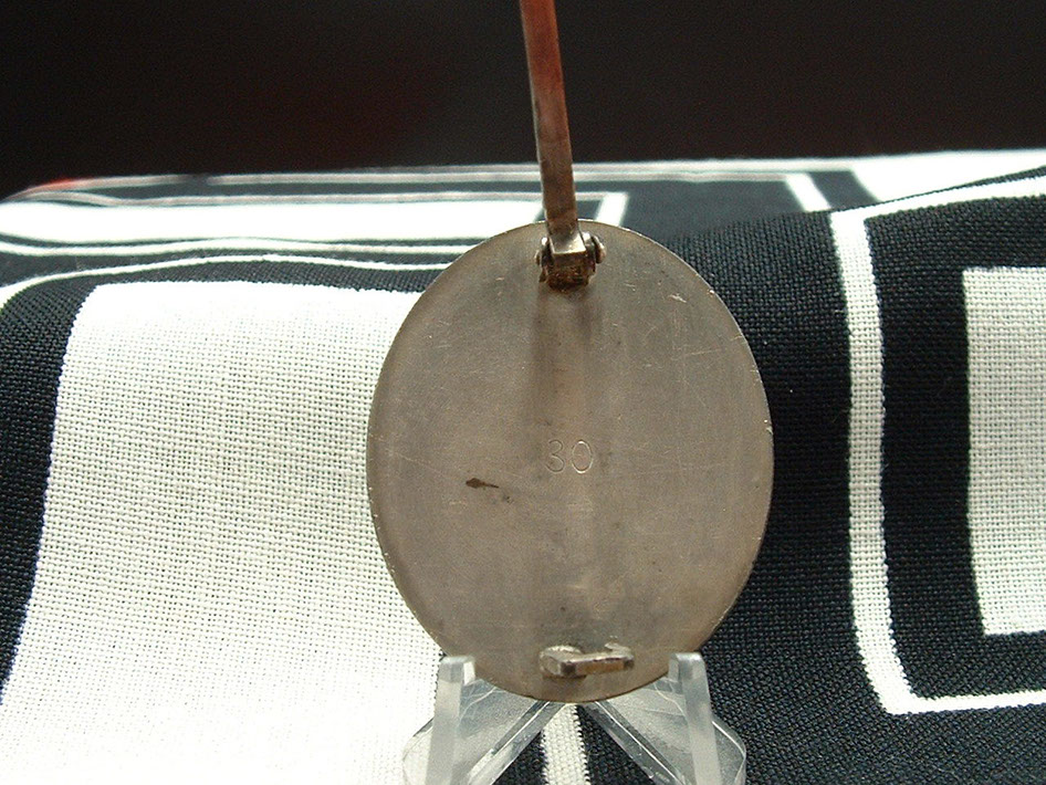 silver wound badge by hauptmunzamt - m381 - 3