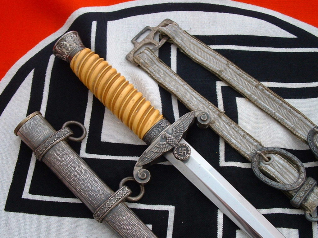 Heer Officer's Dagger by Eickhorn - D661 - 1