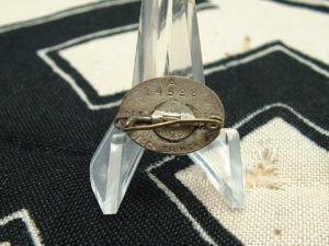 SS FM Pin Back Emblem by Deschler - M428 - 2