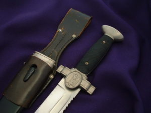 Mint Red Cross Hewer - D758 - 3