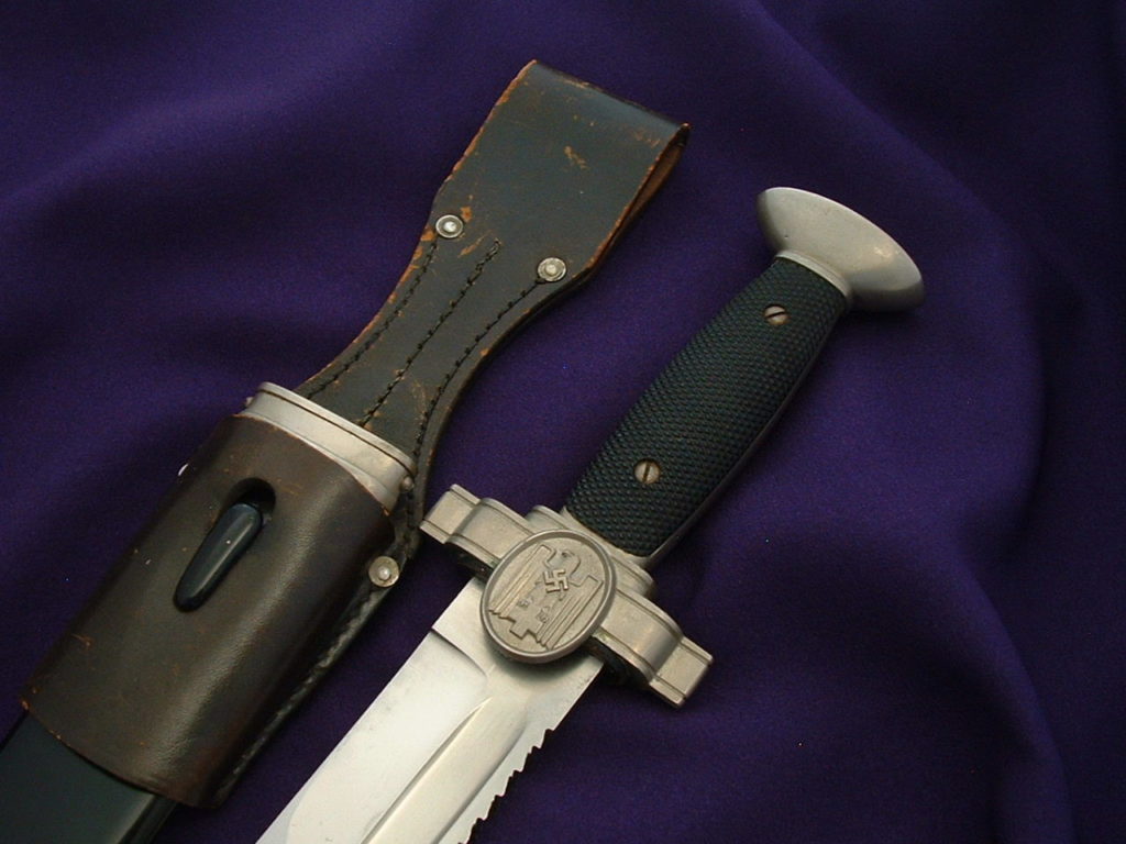 Mint Red Cross Hewer - D758 - 3