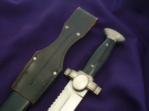 Mint Red Cross Hewer - D758 - 4