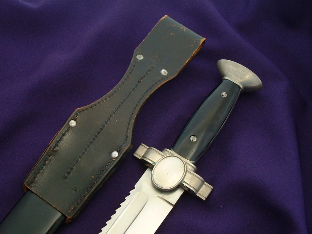 Mint Red Cross Hewer - D758 - 4