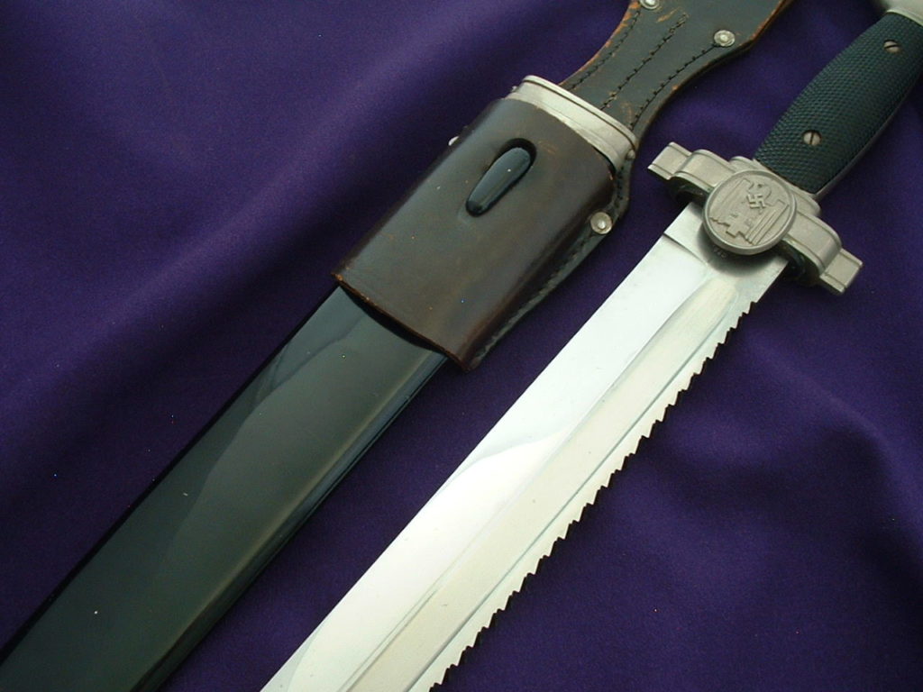 Mint Red Cross Hewer - D758 - 6