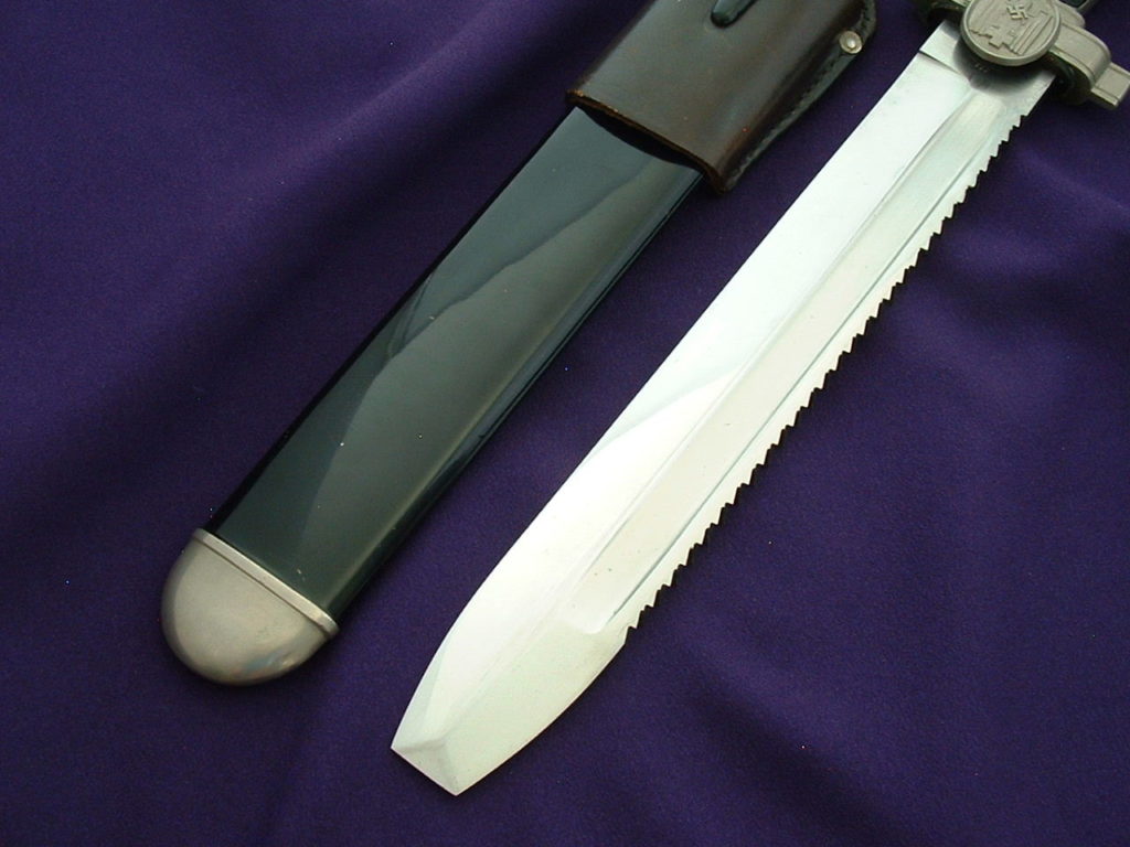 Mint Red Cross Hewer - D758 - 9