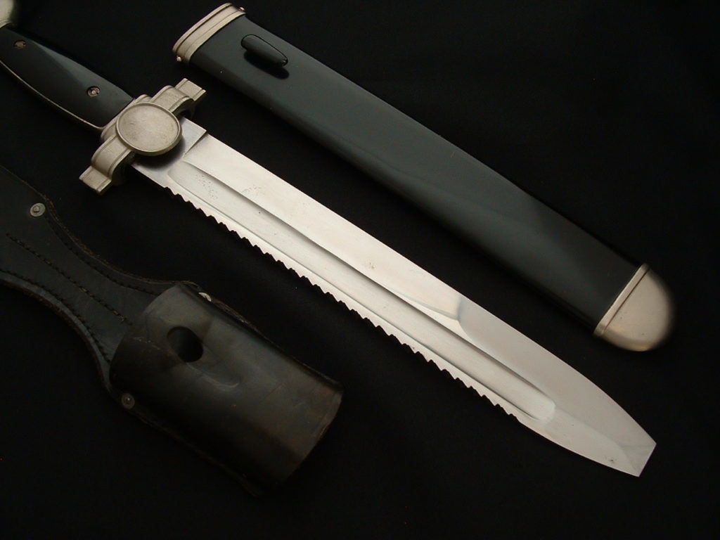 Mint Red Cross Hewer - D807 - 11