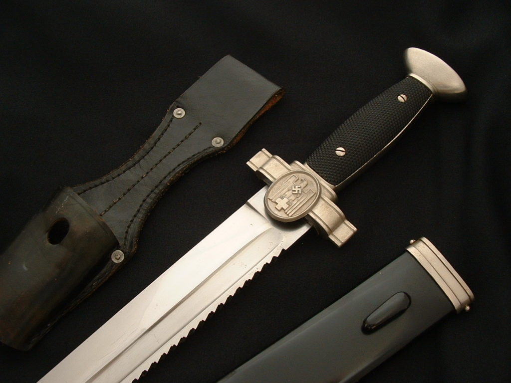 Mint Red Cross Hewer - D807 - 2