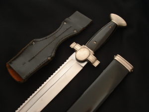 Mint Red Cross Hewer - D807 - 3