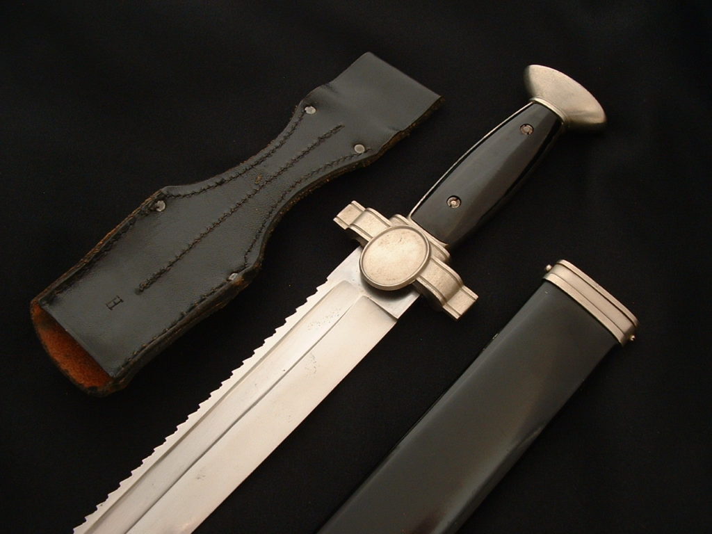 Mint Red Cross Hewer - D807 - 3