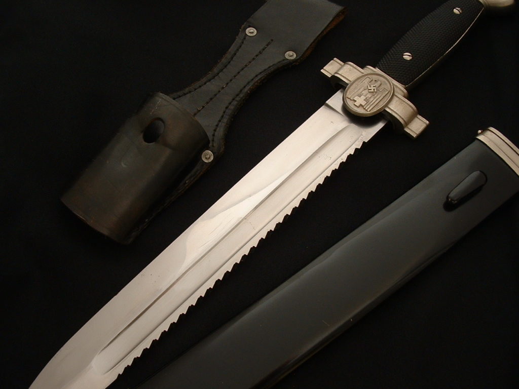 Mint Red Cross Hewer - D807 - 4