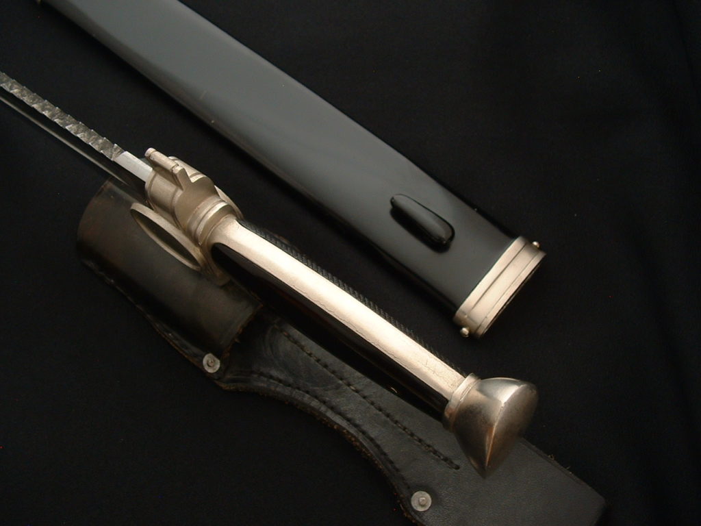 Mint Red Cross Hewer - D807 - 6