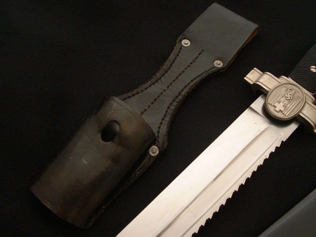 Mint Red Cross Hewer - D807 - 7