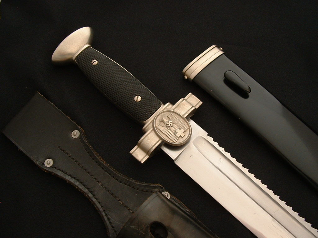 Mint Red Cross Hewer - D807 - 8