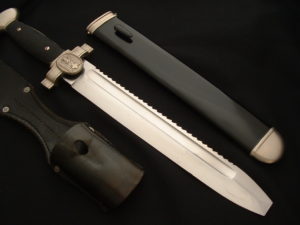 Mint Red Cross Hewer - D807 - 9