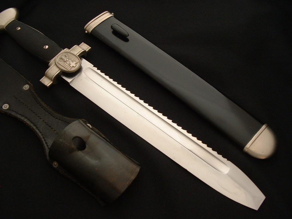 Mint Red Cross Hewer - D807 - 9