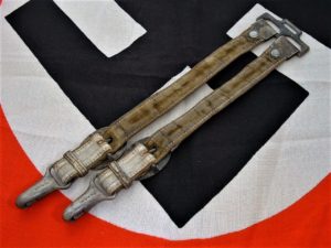 Deluxe Heer Dagger Hangers - A585 - 2