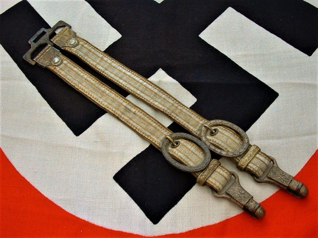 Deluxe Heer Dagger Hangers - A585 - 3