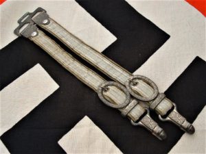 Deluxe Heer Dagger Hangers - A591 - 1