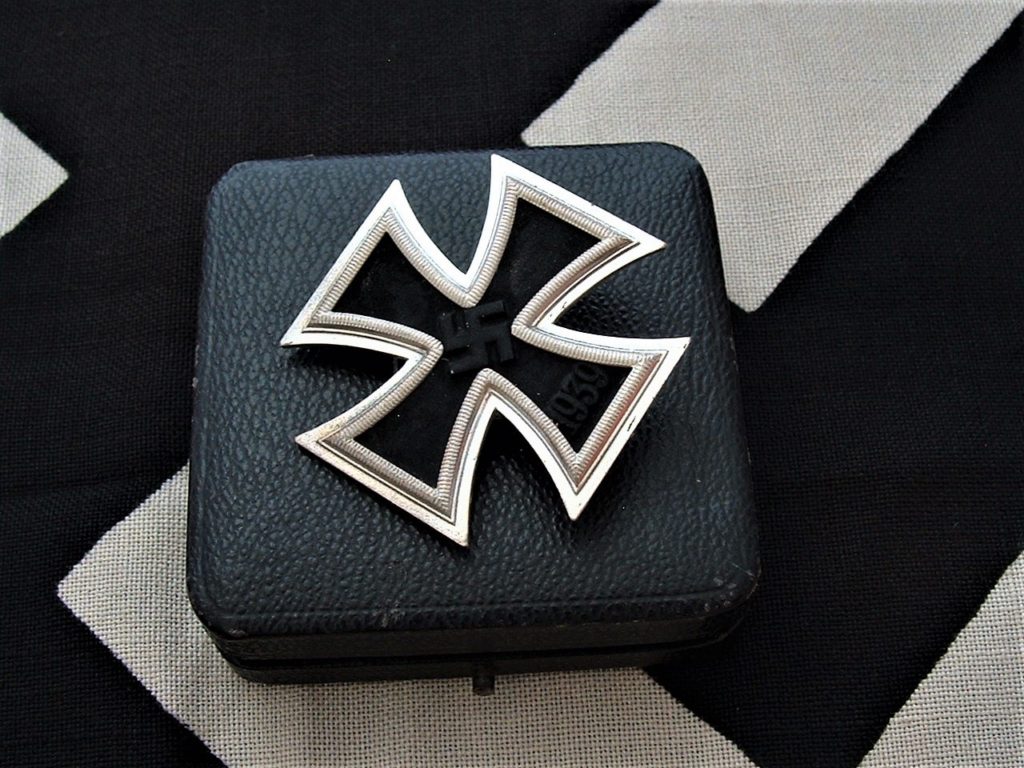 Minty Unissued Iron Cross 1st Class by K&Q - M449 - 11