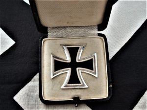 Minty Unissued Iron Cross 1st Class by K&Q - M449 - 7