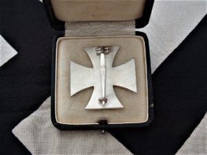 Minty Unissued Iron Cross 1st Class by K&Q - M449 - 8