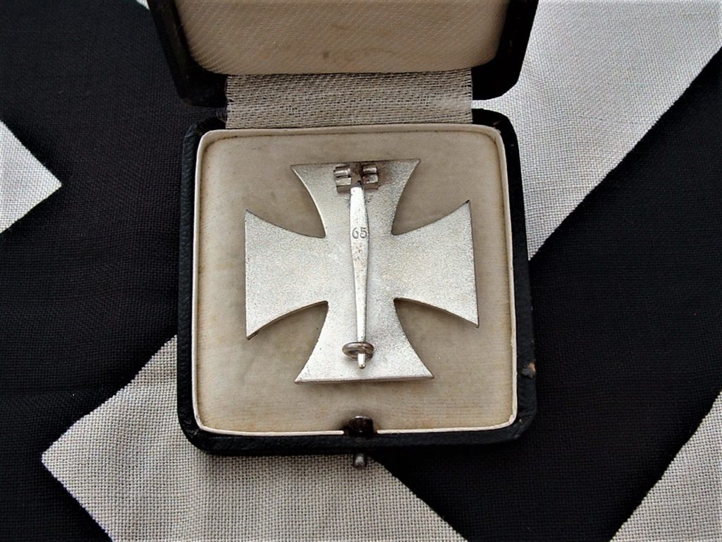 Minty Unissued Iron Cross 1st Class by K&Q - M449 - 8