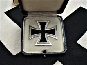 Minty Unissued Iron Cross 1st Class by K&Q - M449 - 9