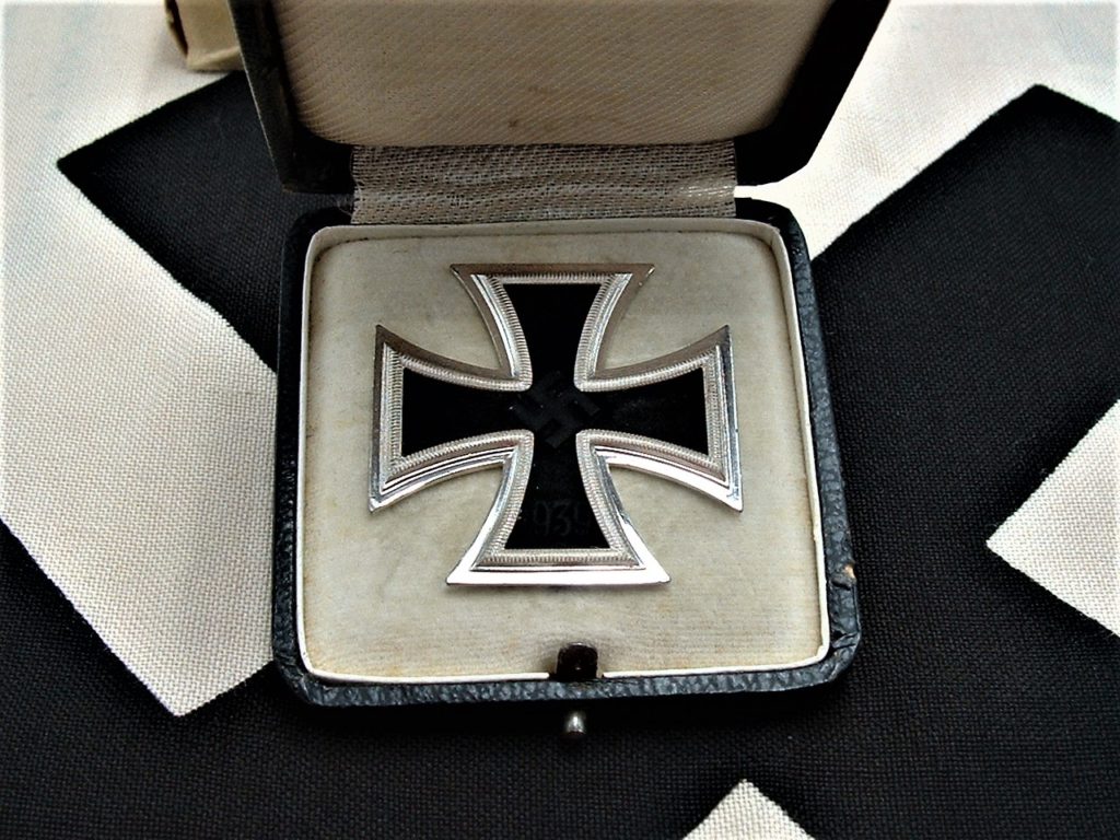Minty Unissued Iron Cross 1st Class by K&Q - M449 - 9