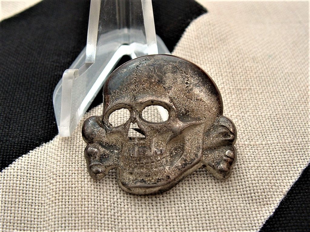 SS Visor Insignia by Deschler – I126 - 12