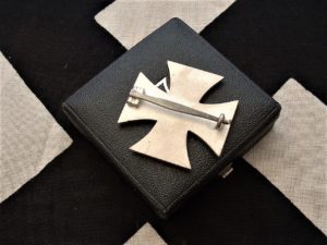 Iron Cross 1st Class by W & L - M456 - 3