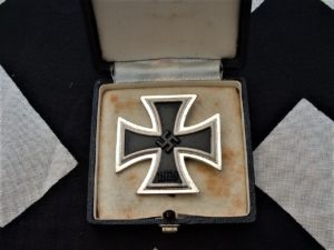 Iron Cross 1st Class by W & L - M456 - 5