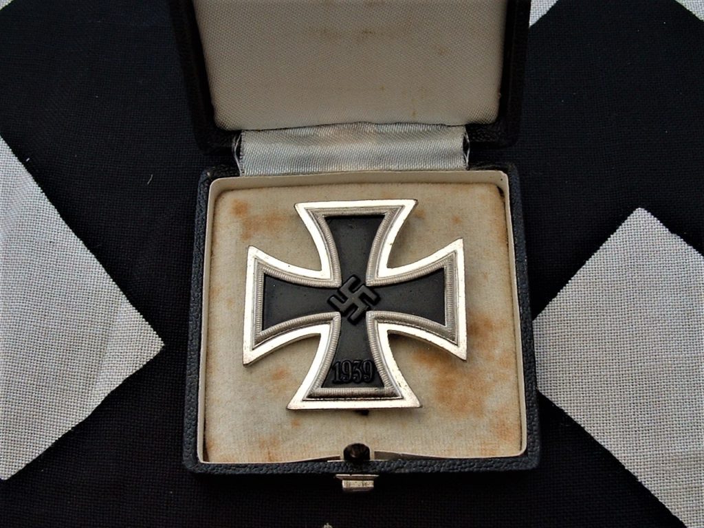 Iron Cross 1st Class by W & L - M456 - 5