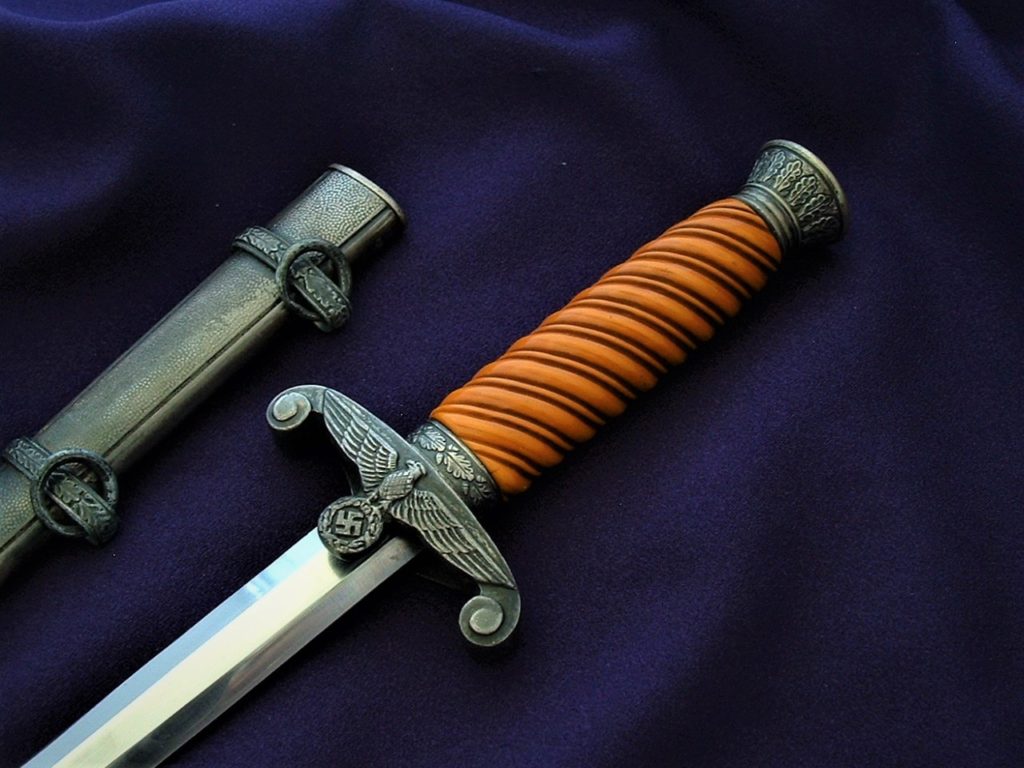 Slant Grip Heer Officer's Dagger by SMF - D897 - 1