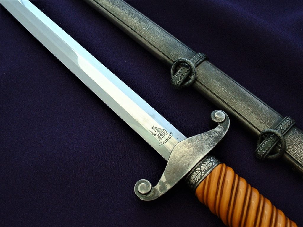 Slant Grip Heer Officer's Dagger by SMF - D897 - 11