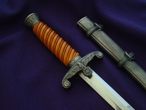 Slant Grip Heer Officer's Dagger by SMF - D897 - 2