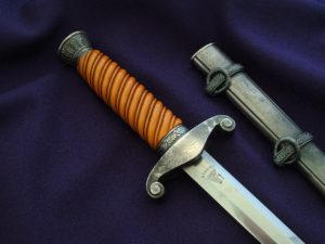 Slant Grip Heer Officer's Dagger by SMF - D897 - 3