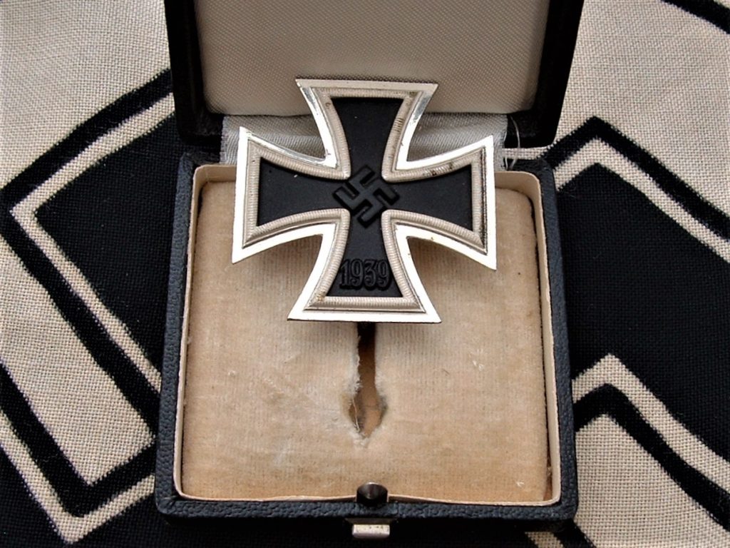 WWII Iron Cross 1st Class by Mayer - M470 - 4