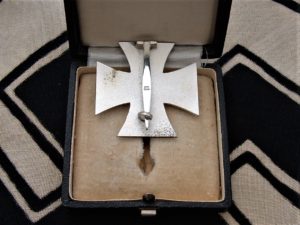 WWII Iron Cross 1st Class by Mayer - M470 - 5