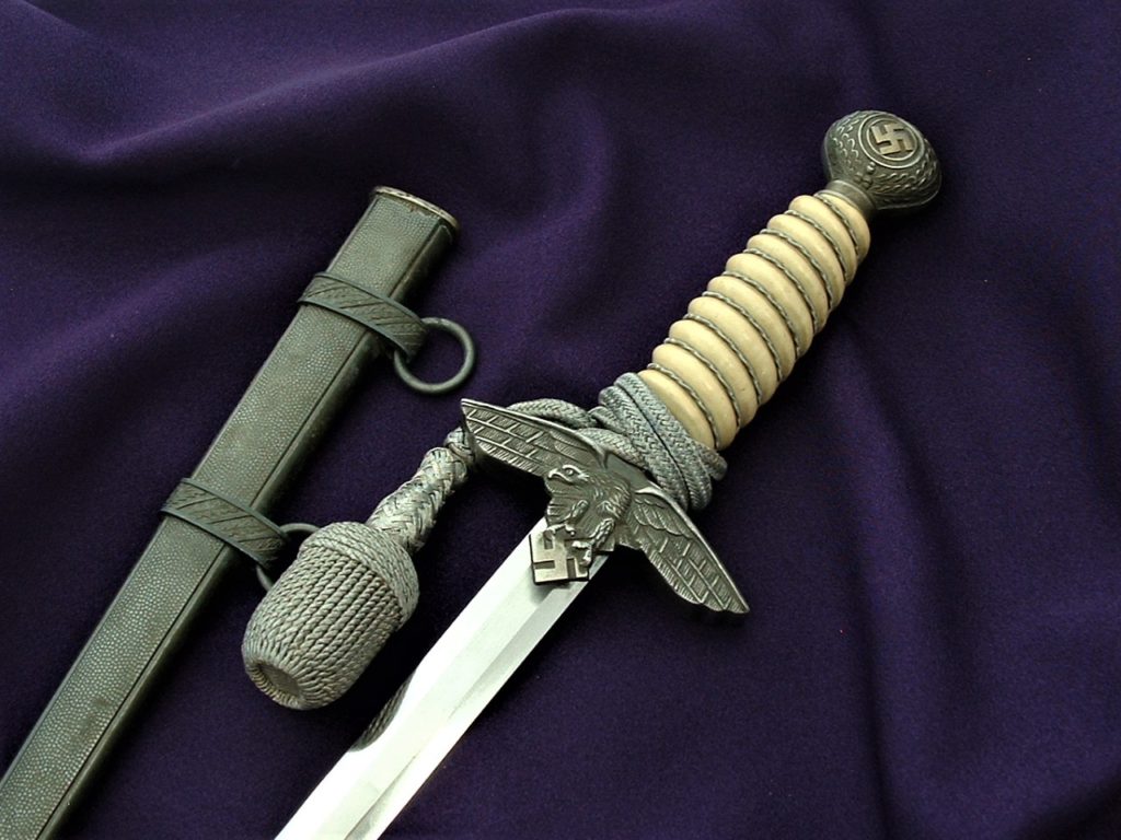 Minty 2nd Model Luft Officer's Dagger by Holler - D940 - 1