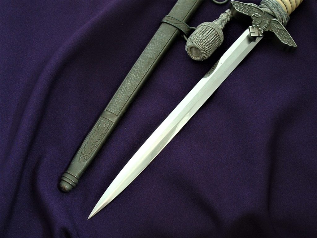Minty 2nd Model Luft Officer's Dagger by Holler - D940 - 5