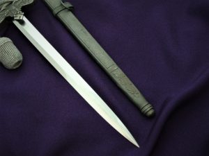 Minty 2nd Model Luft Officer's Dagger by Holler - D940 - 6