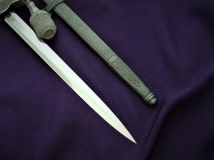 Minty 2nd Model Luft Officer's Dagger by Holler - D940 - 7
