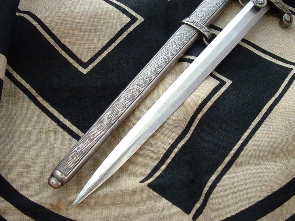 Early Rare Maker Army Officer's Dagger by Luneschloss - D977 - 5